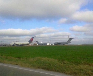Angajaţii Aeroportului Mihail Kogălniceanu îi fac plângere penală directorului interimar